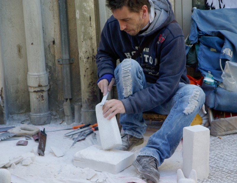 tailleur-BAUDINARD SUR VERDON-min_artisan_stonecutter_sculpture-1085967